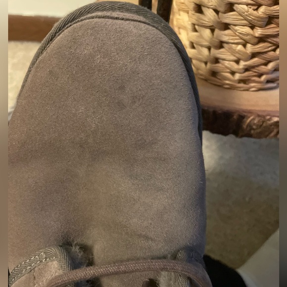 Men's UGG Neumel Classic Fur Lined Suede Lace-Up Chukka Boots. Charcoal - Picture 2 of 8